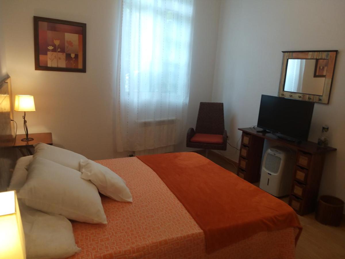 פרול Apartamento Con Pequeno Jardin En El Centro מראה חיצוני תמונה